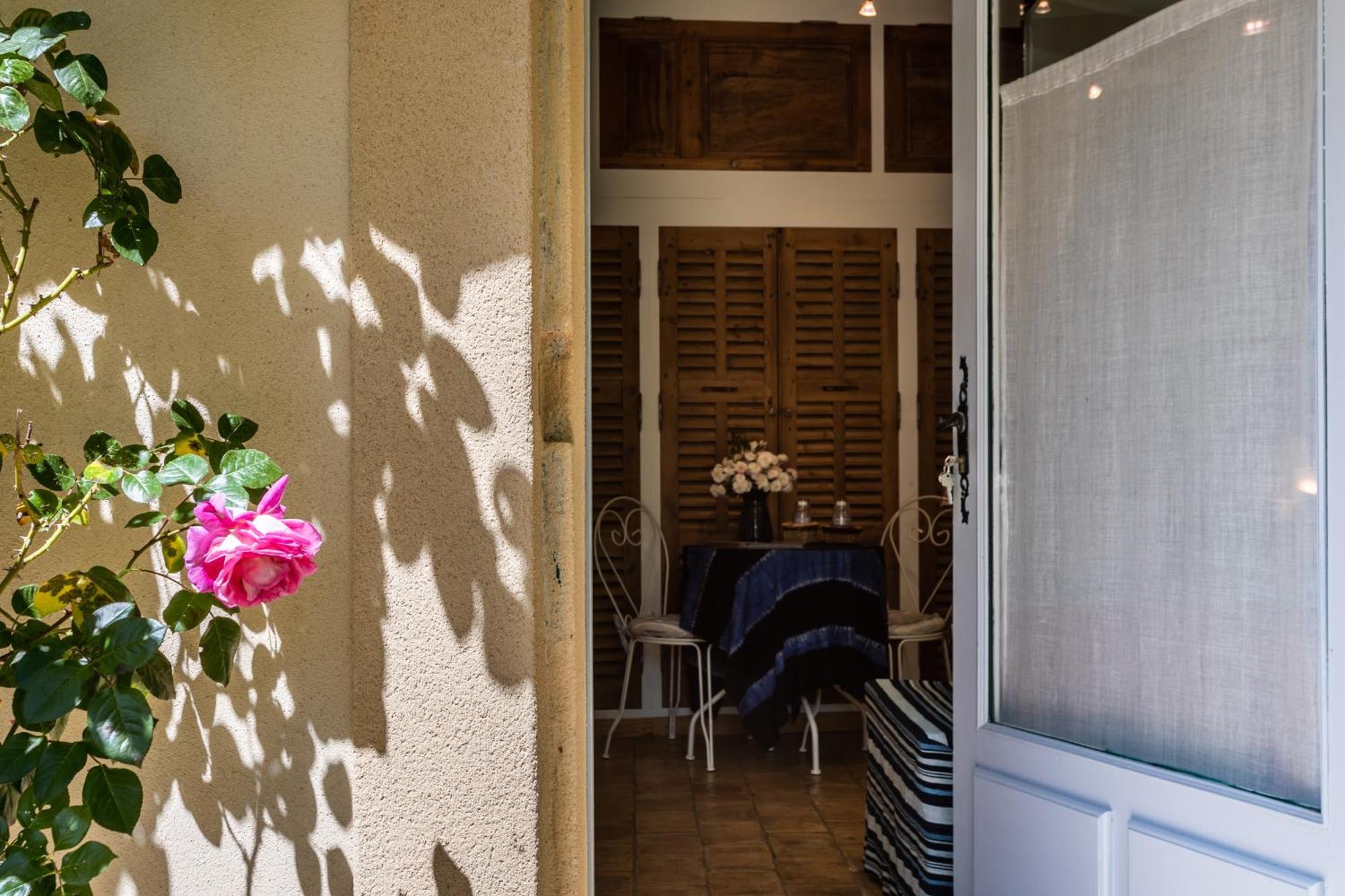 Chambres D'Hotes Domaine Des Machottes Grans Екстериор снимка