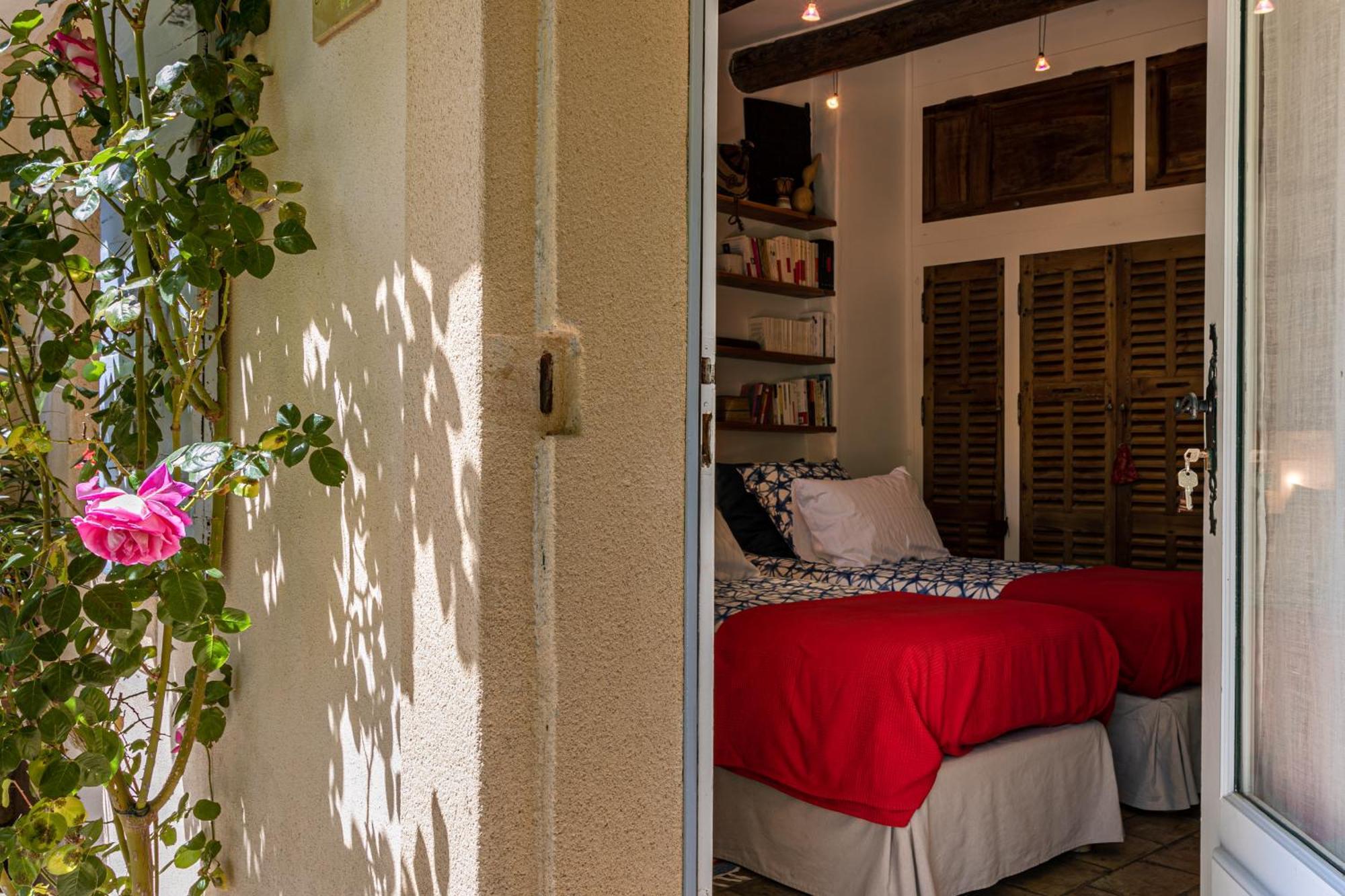 Chambres D'Hotes Domaine Des Machottes Grans Екстериор снимка