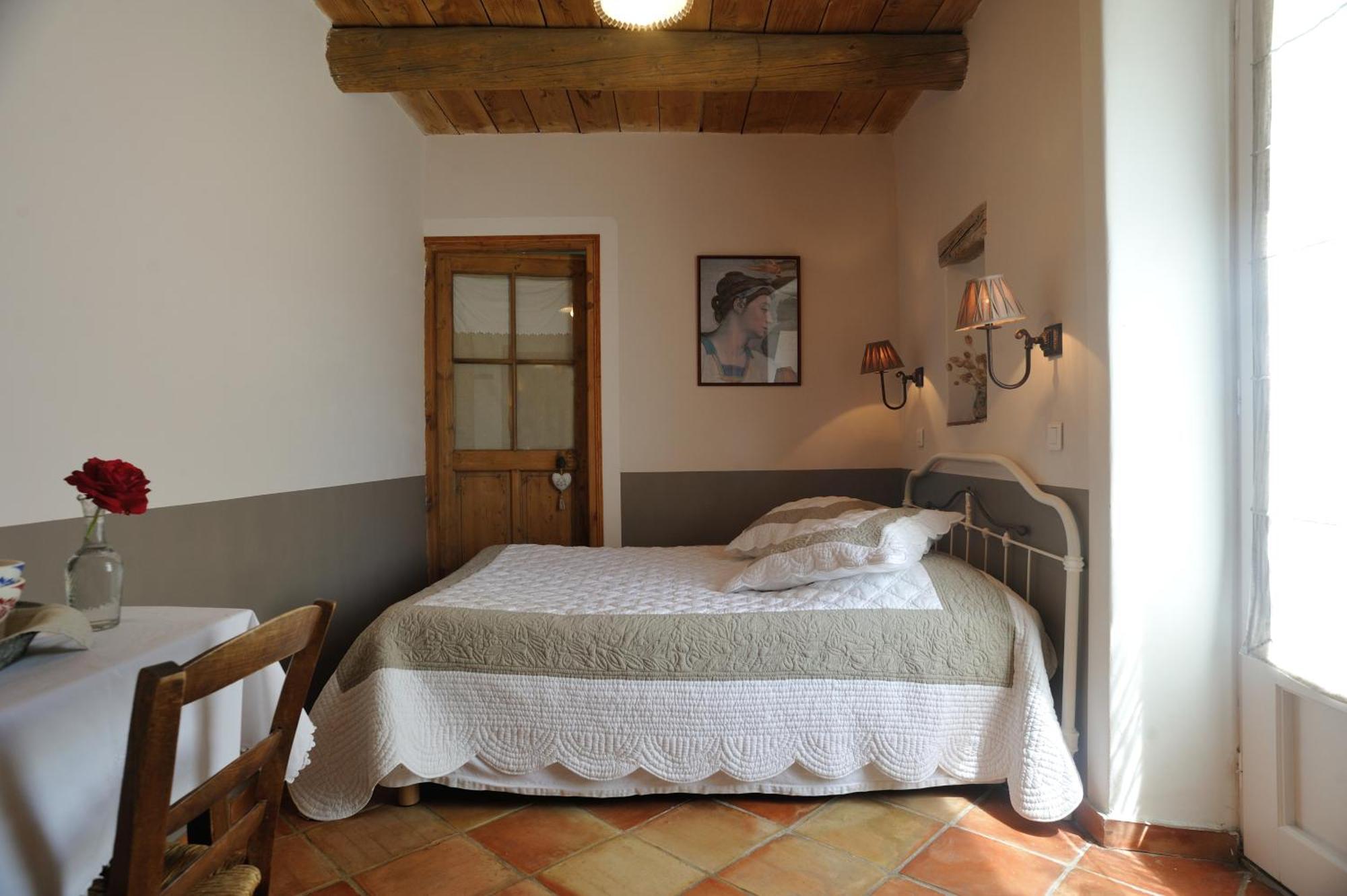 Chambres D'Hotes Domaine Des Machottes Grans Екстериор снимка