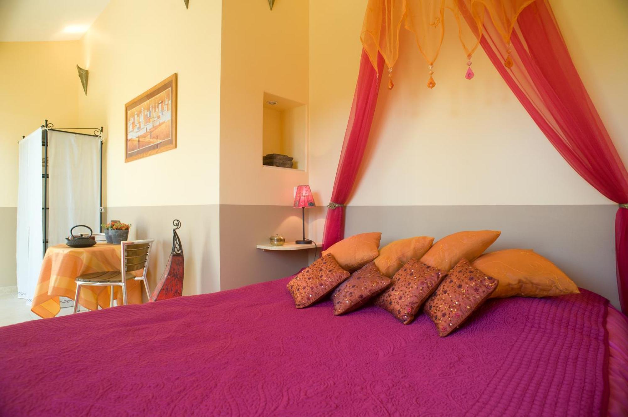 Chambres D'Hotes Domaine Des Machottes Grans Екстериор снимка