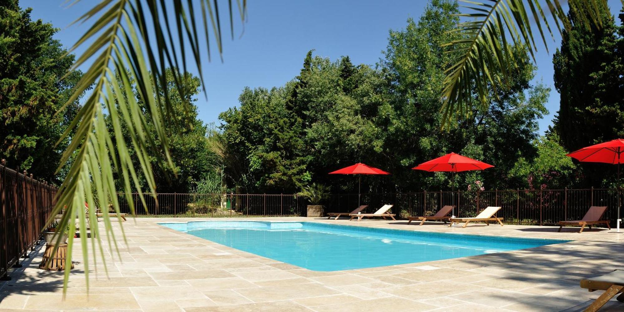 Chambres D'Hotes Domaine Des Machottes Grans Екстериор снимка
