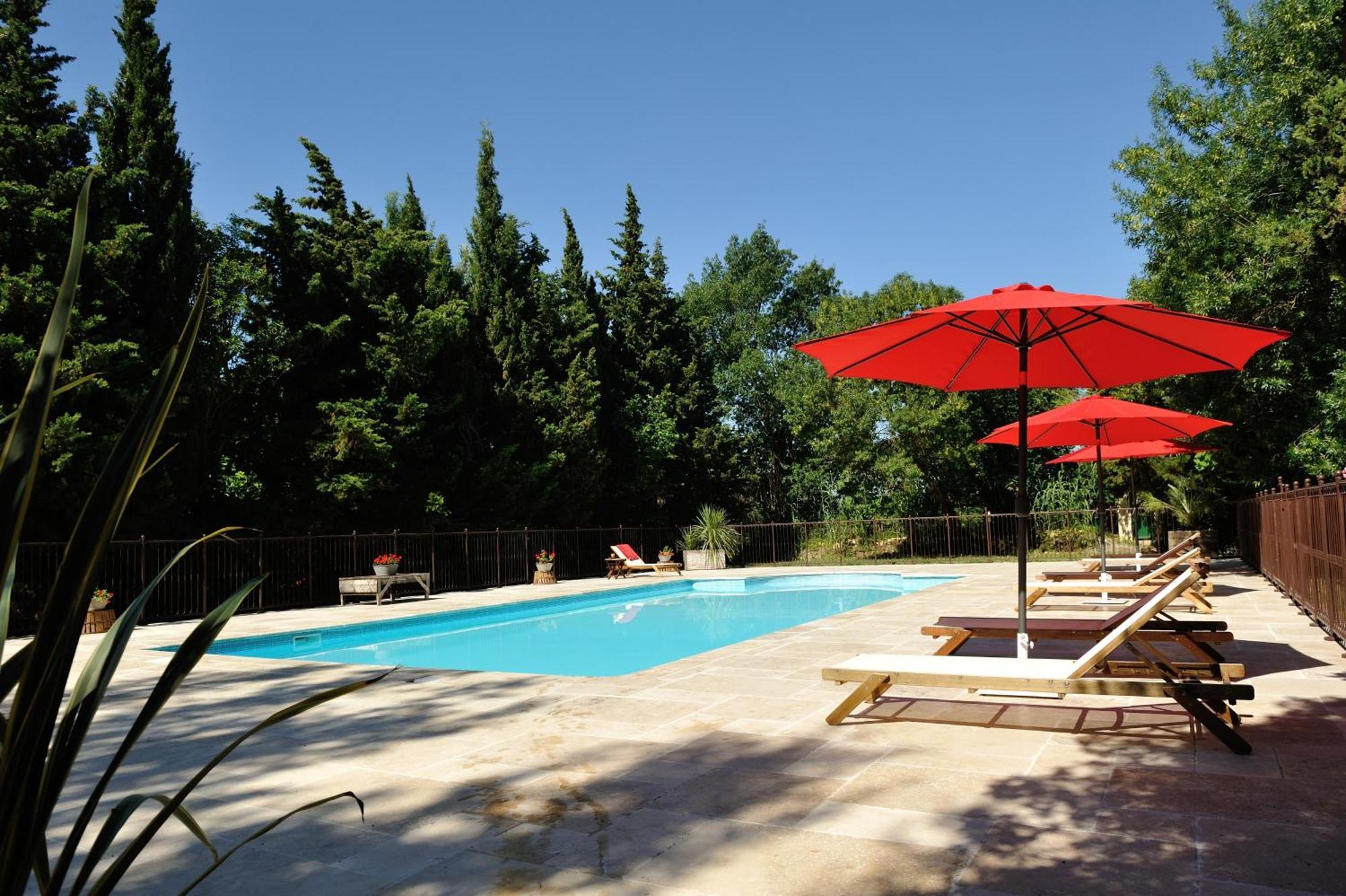 Chambres D'Hotes Domaine Des Machottes Grans Екстериор снимка