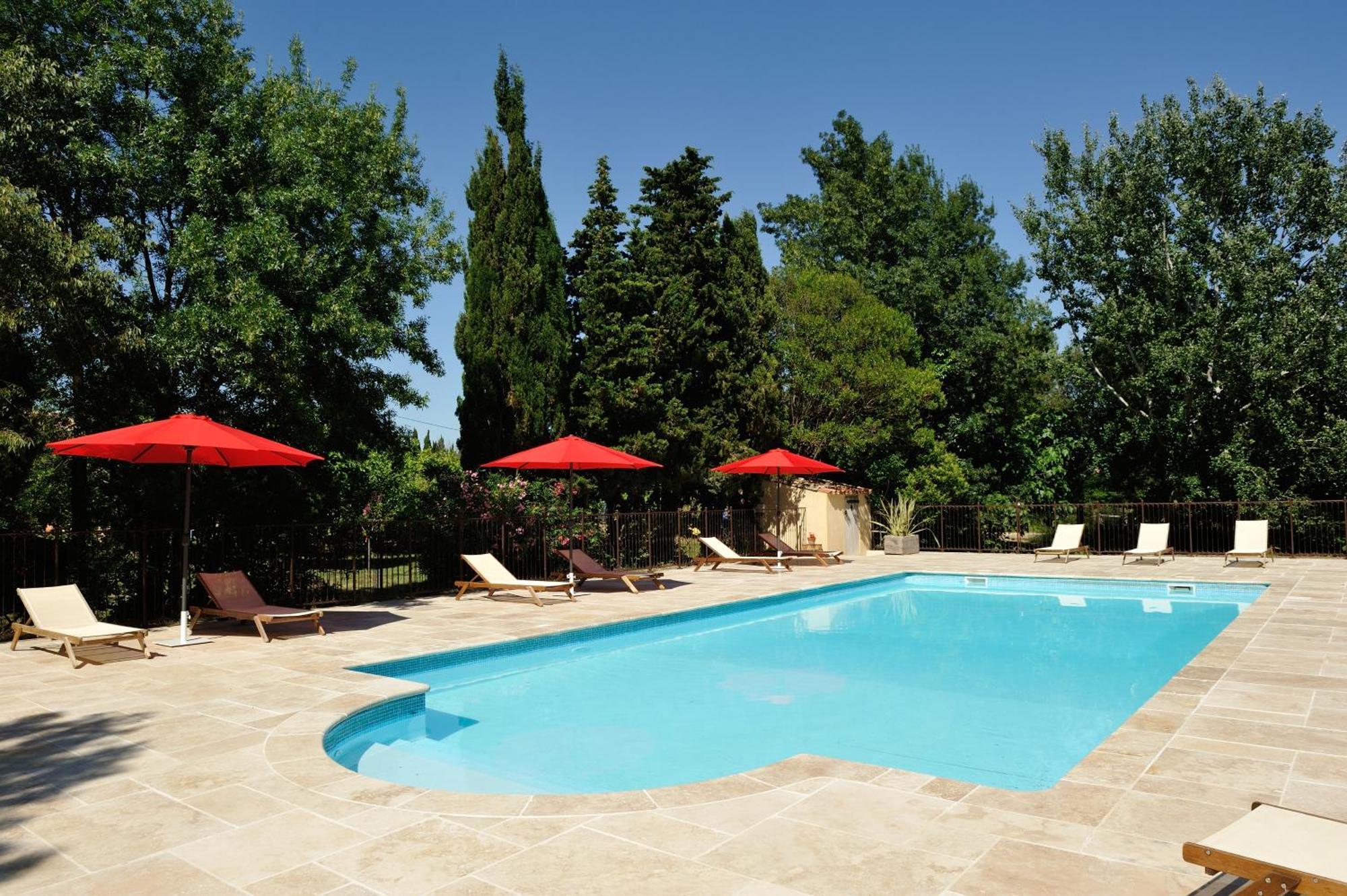 Chambres D'Hotes Domaine Des Machottes Grans Екстериор снимка