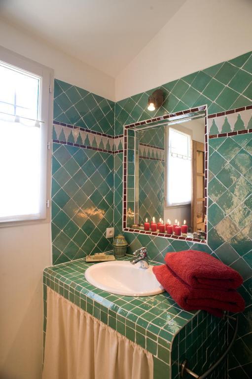 Chambres D'Hotes Domaine Des Machottes Grans Стая снимка