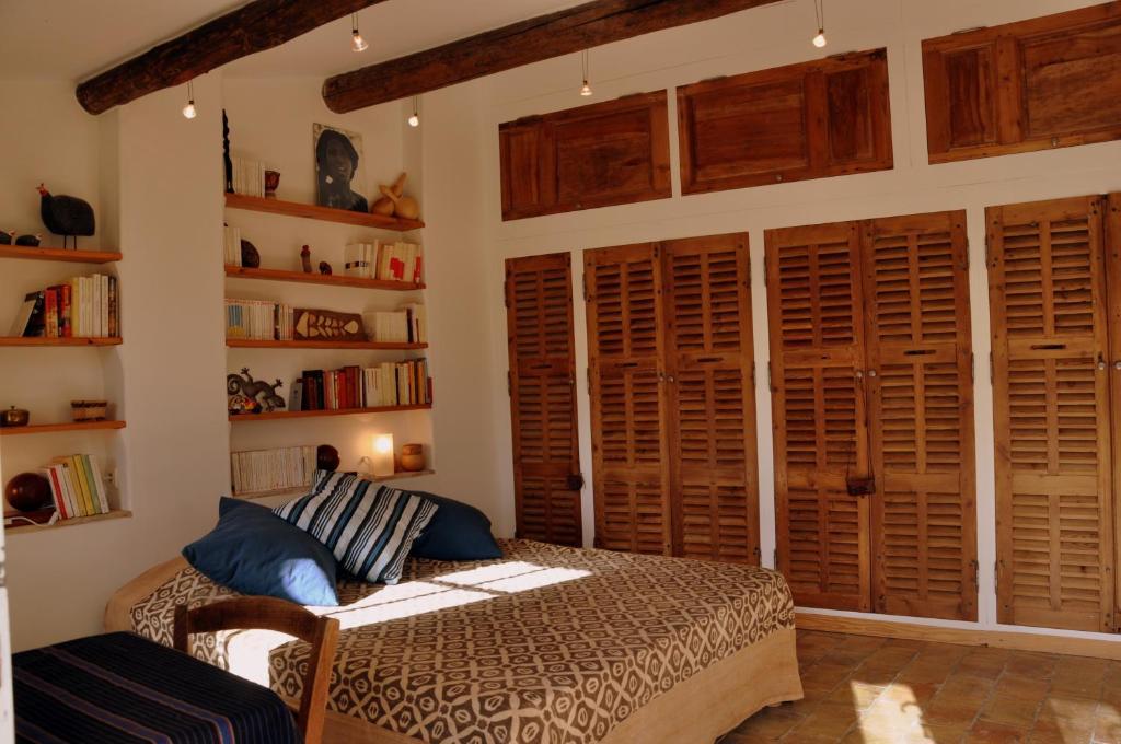 Chambres D'Hotes Domaine Des Machottes Grans Стая снимка