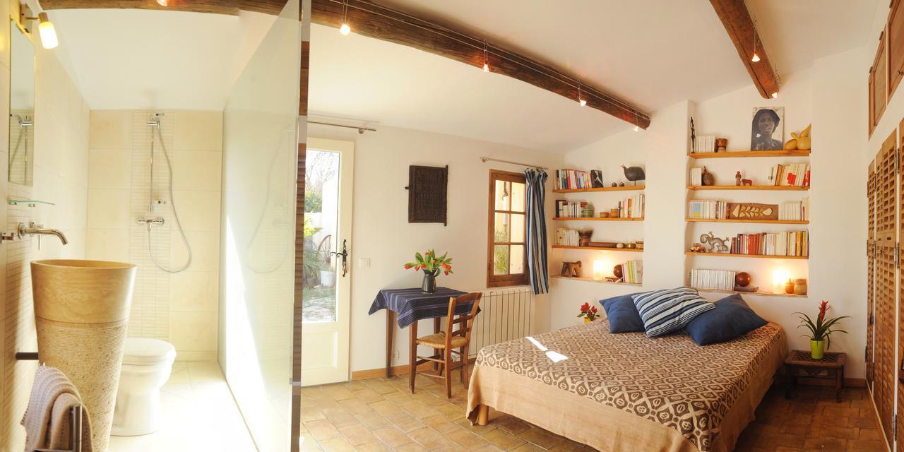 Chambres D'Hotes Domaine Des Machottes Grans Екстериор снимка