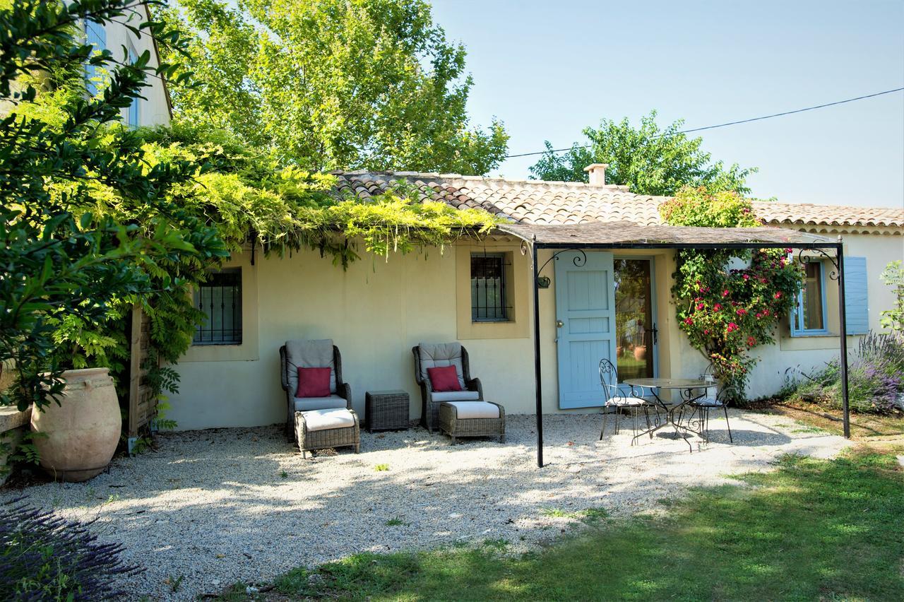 Chambres D'Hotes Domaine Des Machottes Grans Екстериор снимка