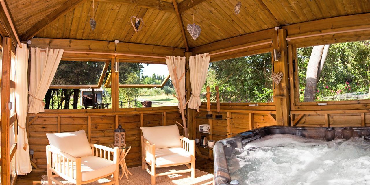 Chambres D'Hotes Domaine Des Machottes Grans Екстериор снимка